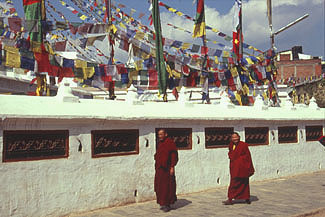 Kathmandu Bodnath 34  Rundgang d m�nch. P 0350