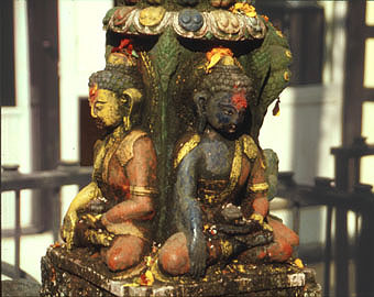 KAthmandu Freak street 19 statue0340x